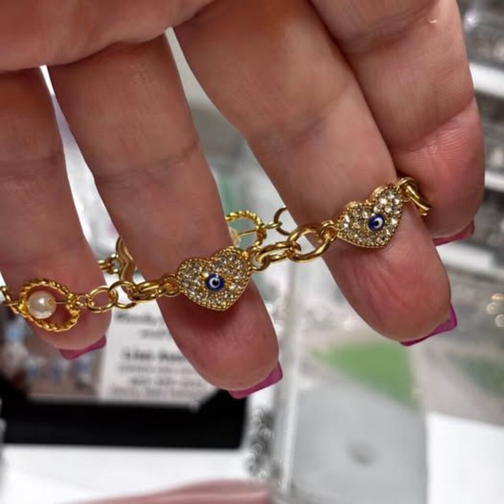 🎁🎁 Free shipping!! ✨ Gorgeous handmade gold charm bracelet! ✨